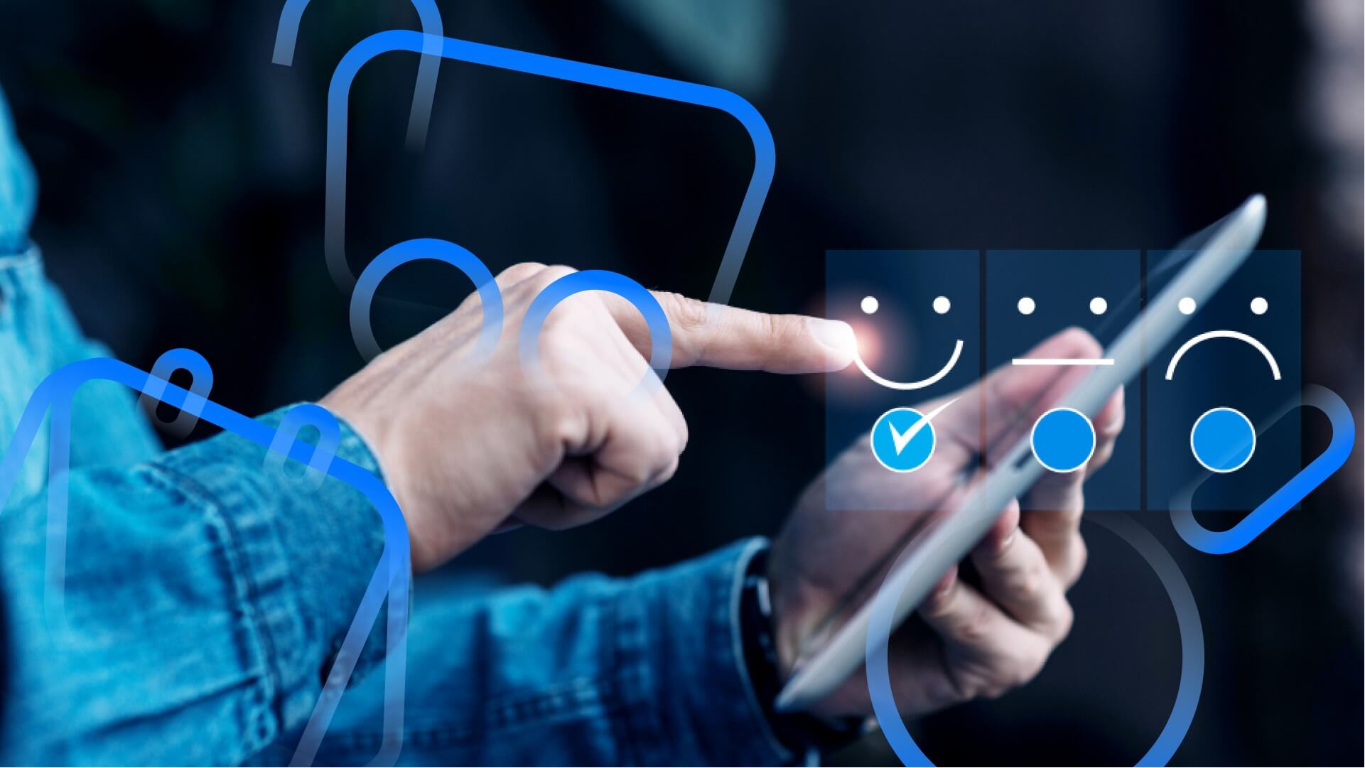 Pessoa usando um tablet para selecionar uma opção de satisfação, com ícones de rostos felizes, neutros e tristes, simbolizando avaliação e reputação em marketplaces.